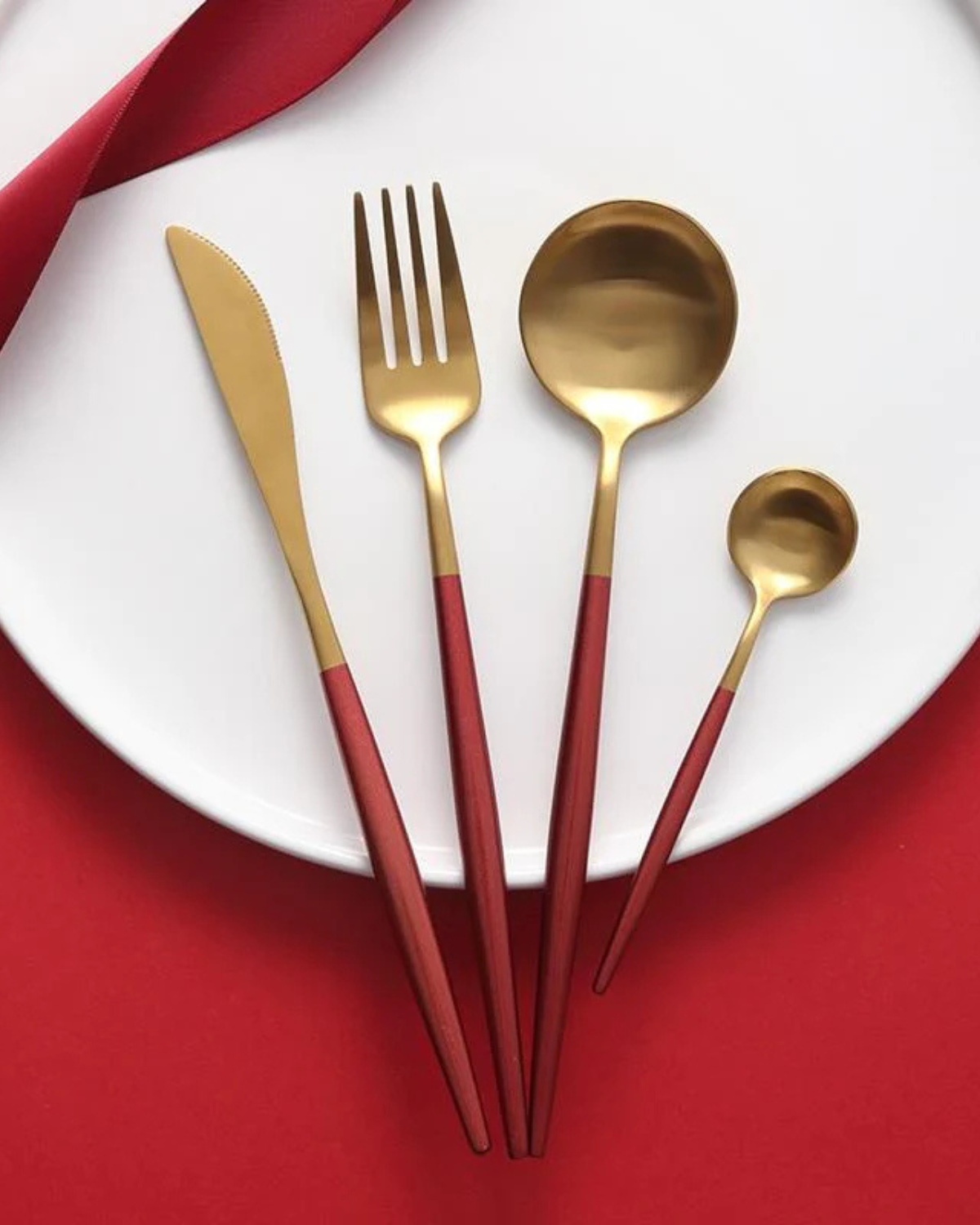 La Lumine – Luxus Besteckset mit goldenen Akzenten & mattschwarzen Griffen