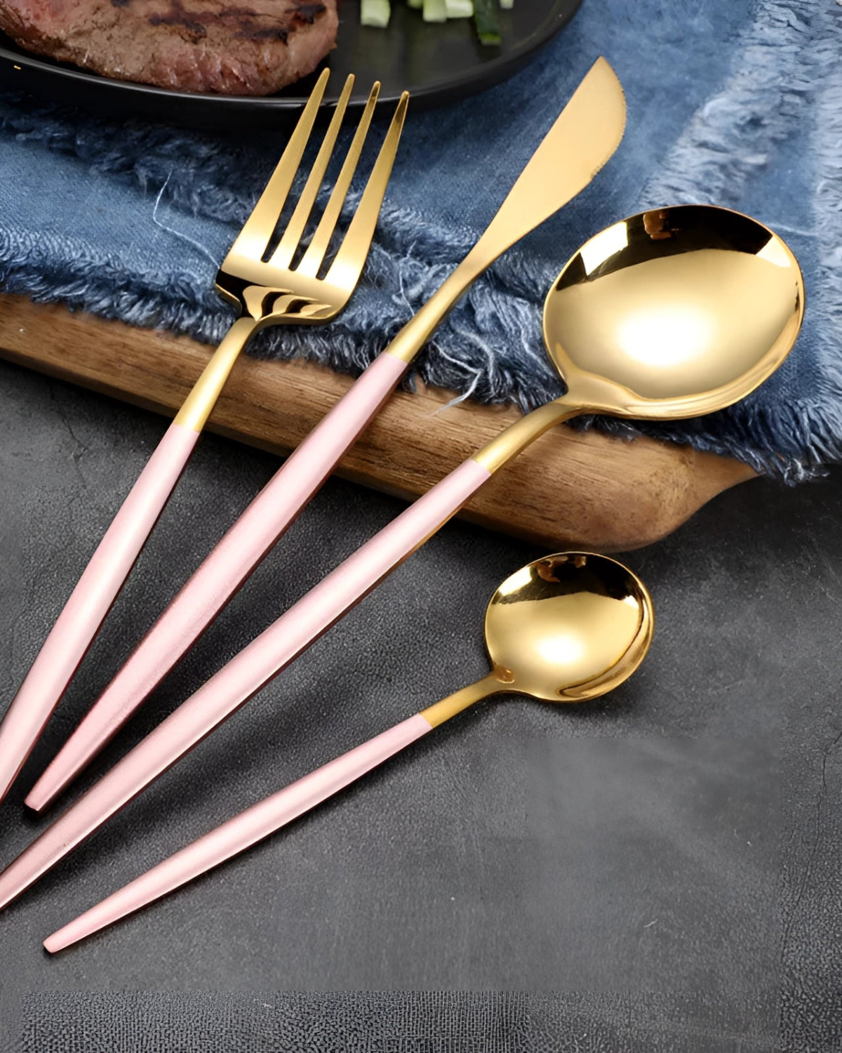 La Lumine – Luxus Besteckset mit goldenen Akzenten & mattschwarzen Griffen