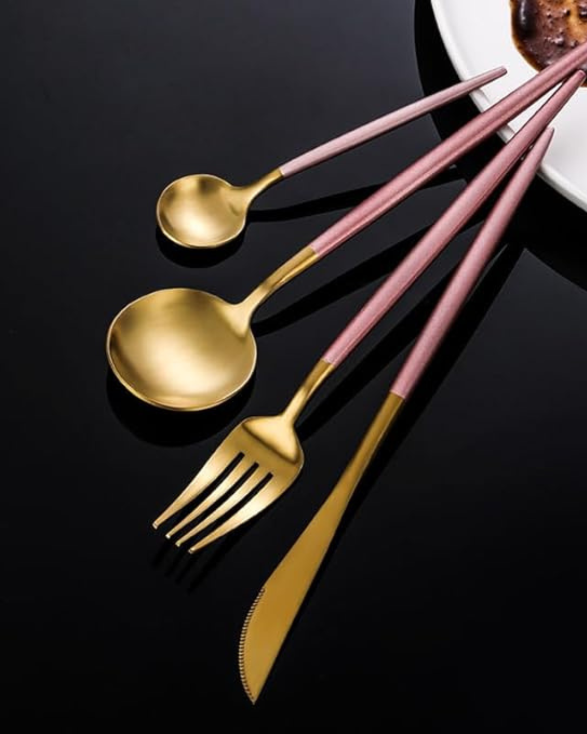La Lumine – Luxus Besteckset mit goldenen Akzenten & mattschwarzen Griffen