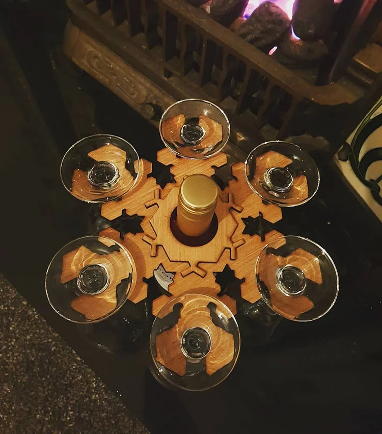 Garduru - charmantes Weinregal im Schneeflocken-Design