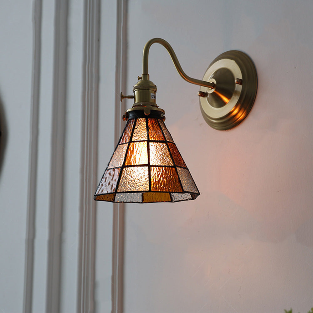 Wandleuchte mit vintage Glas-Schirm