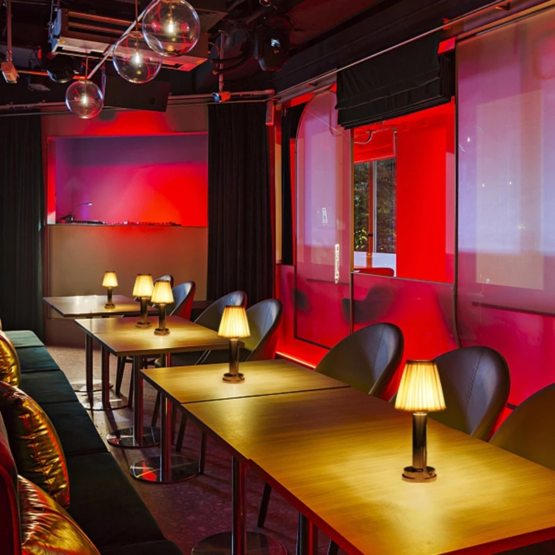 LumeFab – Elegante Tischlampe mit Stofflampenschirm und dimmbarer Atmosphäre