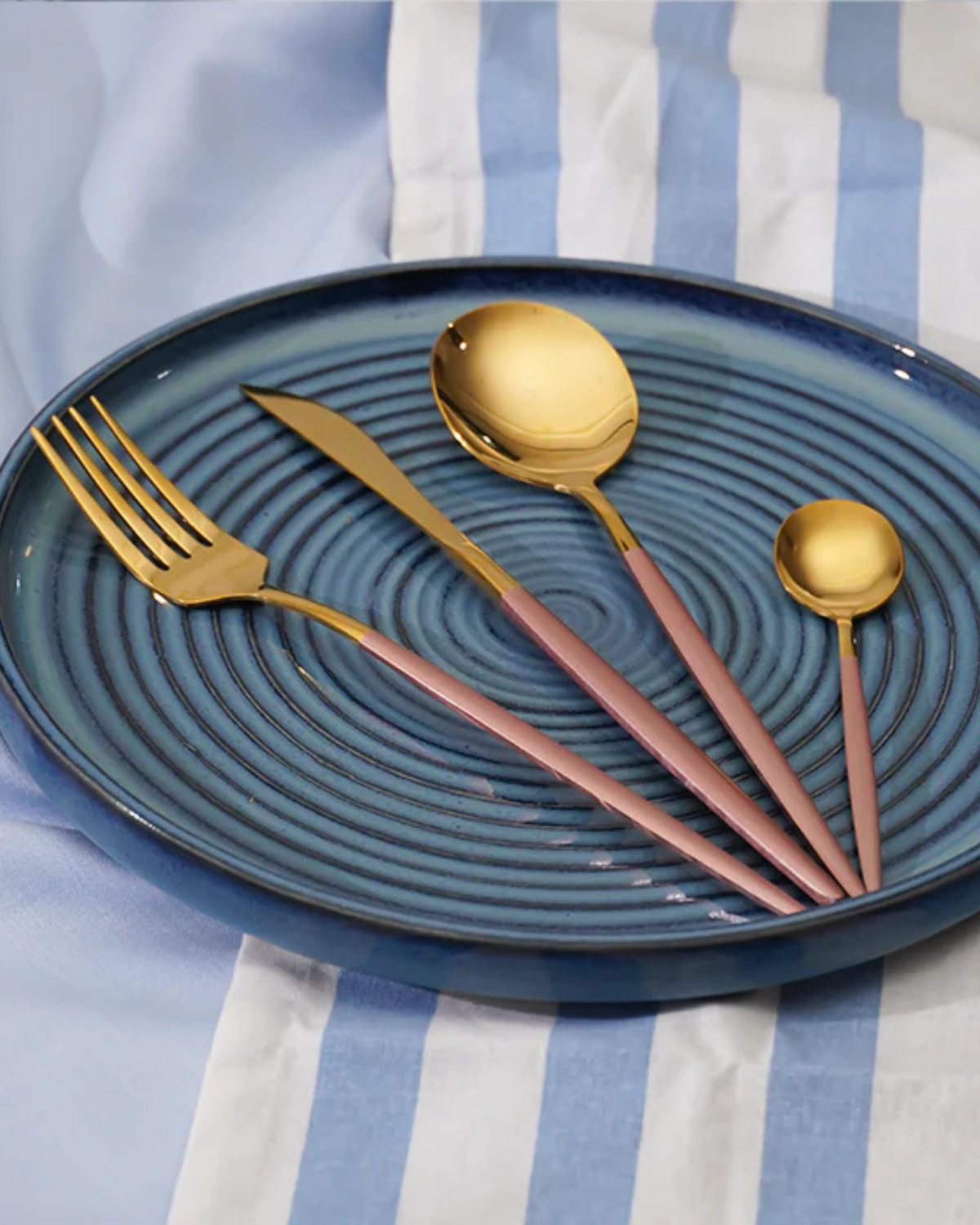 La Lumine – Luxus Besteckset mit goldenen Akzenten & mattschwarzen Griffen