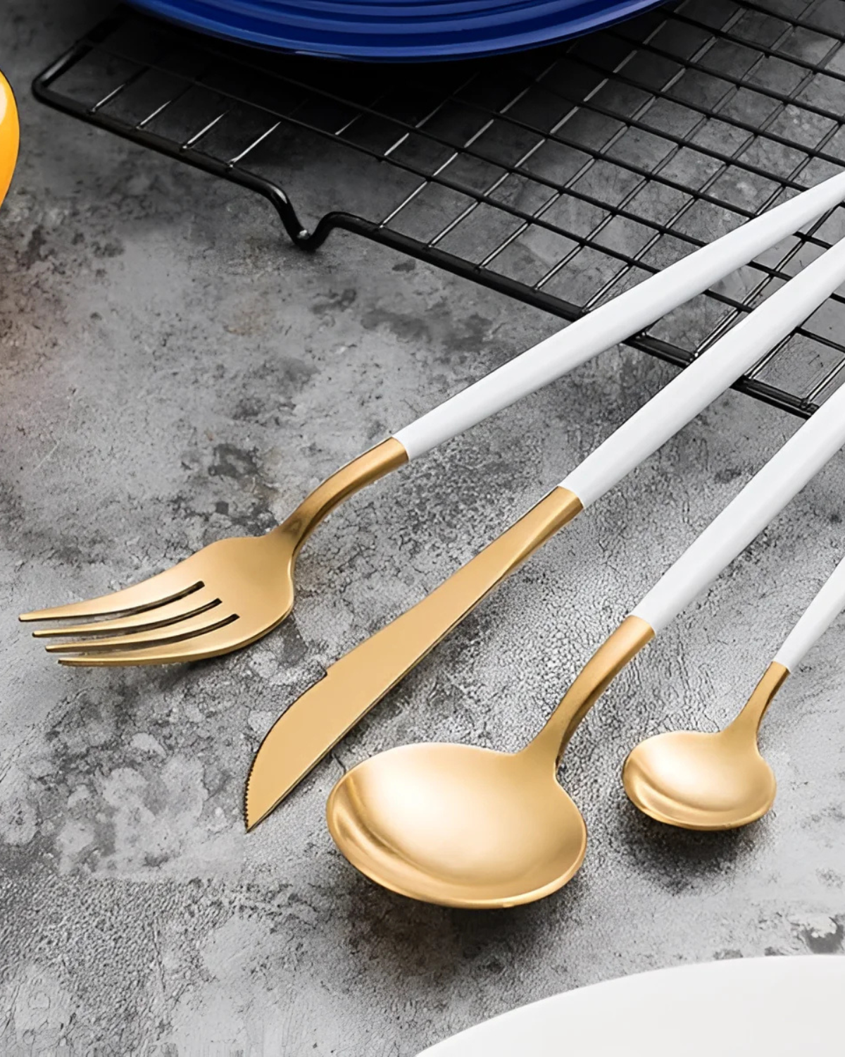 La Lumine – Luxus Besteckset mit goldenen Akzenten & mattschwarzen Griffen