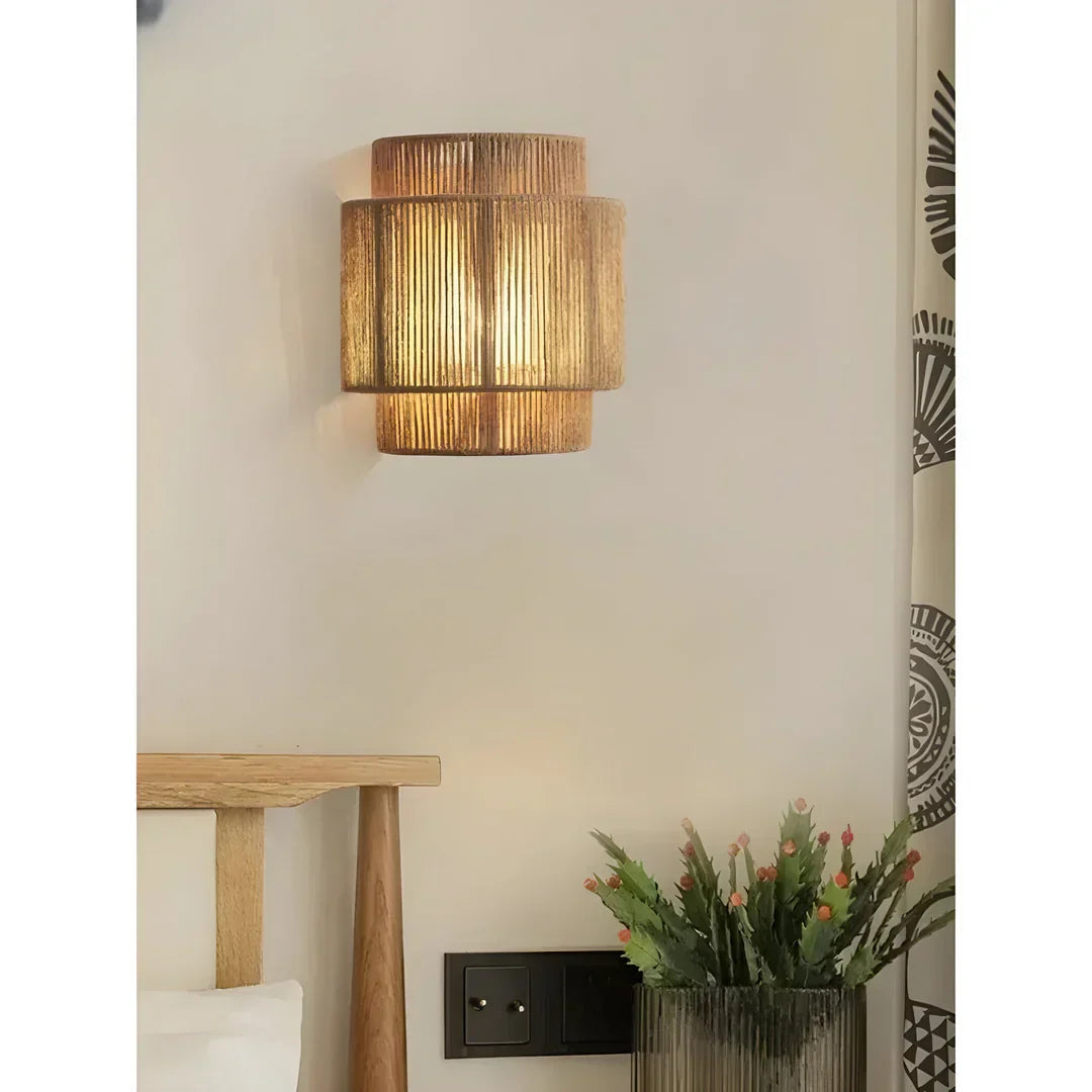 Geflochtene Rattan-Wandleuchte