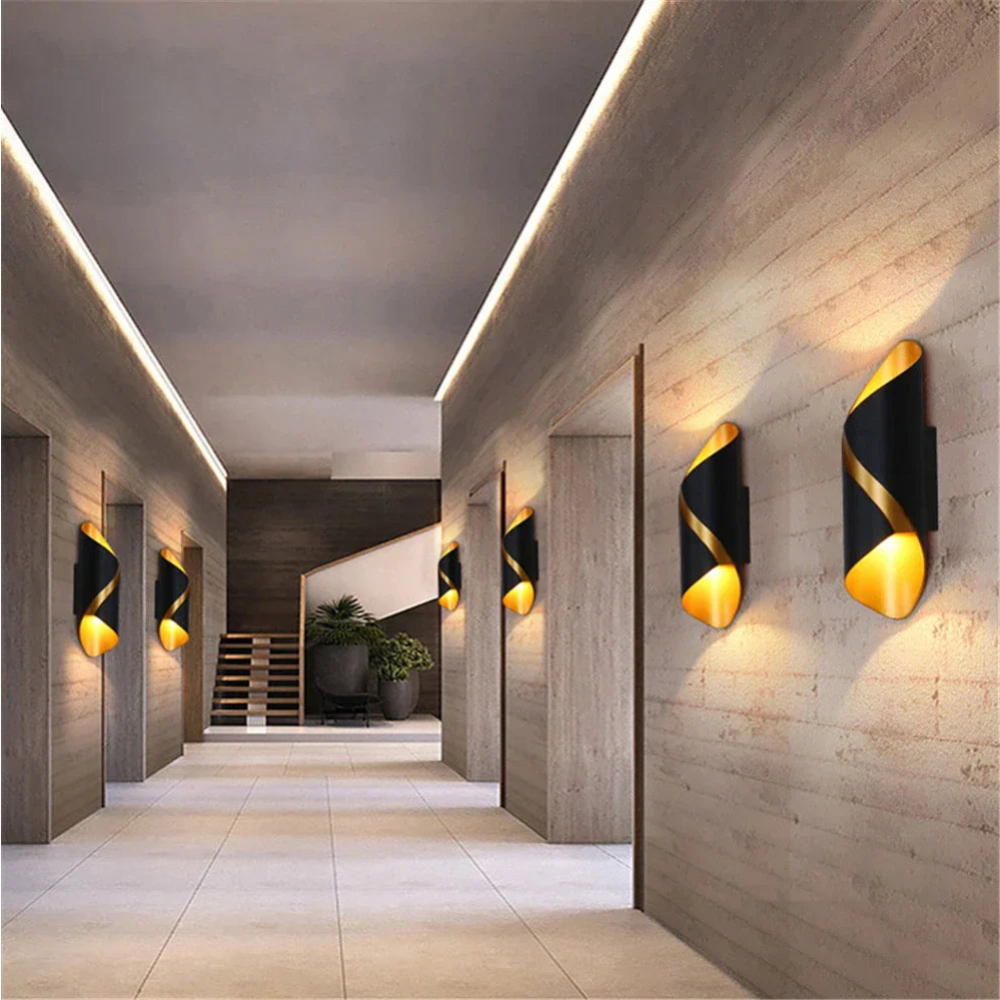 Royaleva Moderne LED Außenwandleuchte - Wetterfest, Energieeffizientes Design