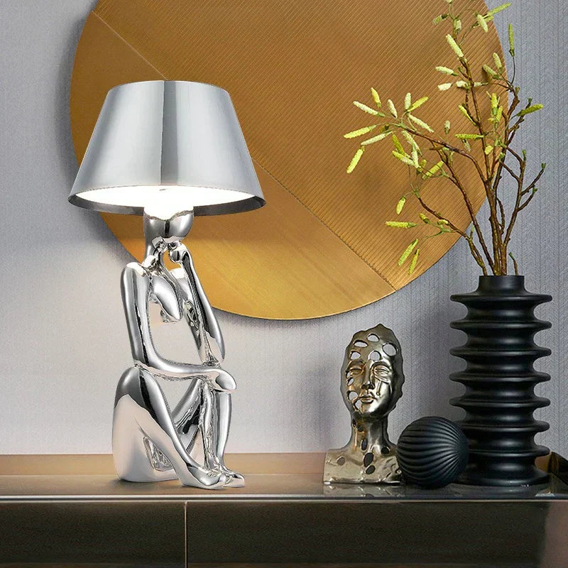 Skulpturale Tischlampe im eleganten Design