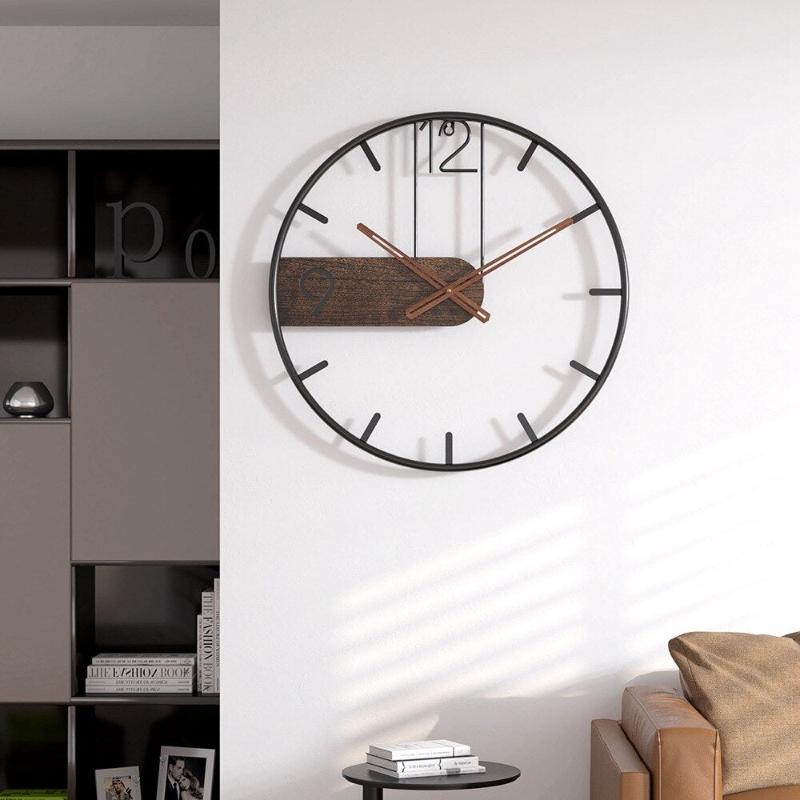 Garduru Wanduhr | Edle Fusion aus Edelstahl und Nussbaumholz