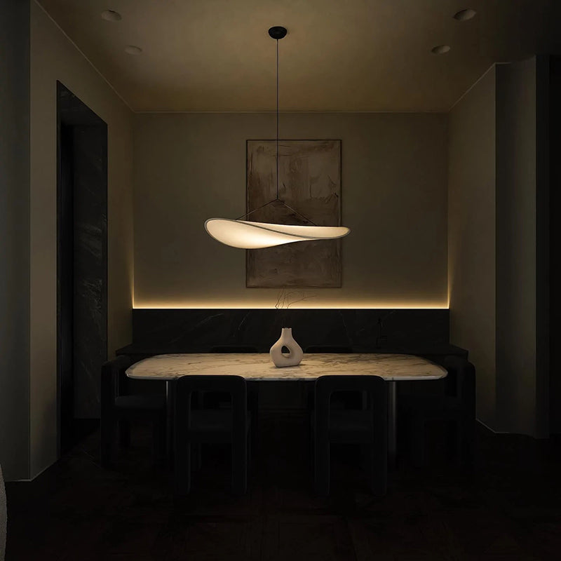 Moderne LED-Hängelampe aus Metall und synthetischer Seide für Zuhause und Büro