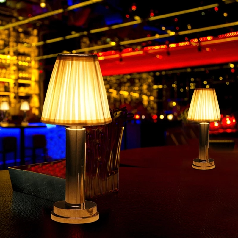 LumeFab – Elegante Tischlampe mit Stofflampenschirm und dimmbarer Atmosphäre