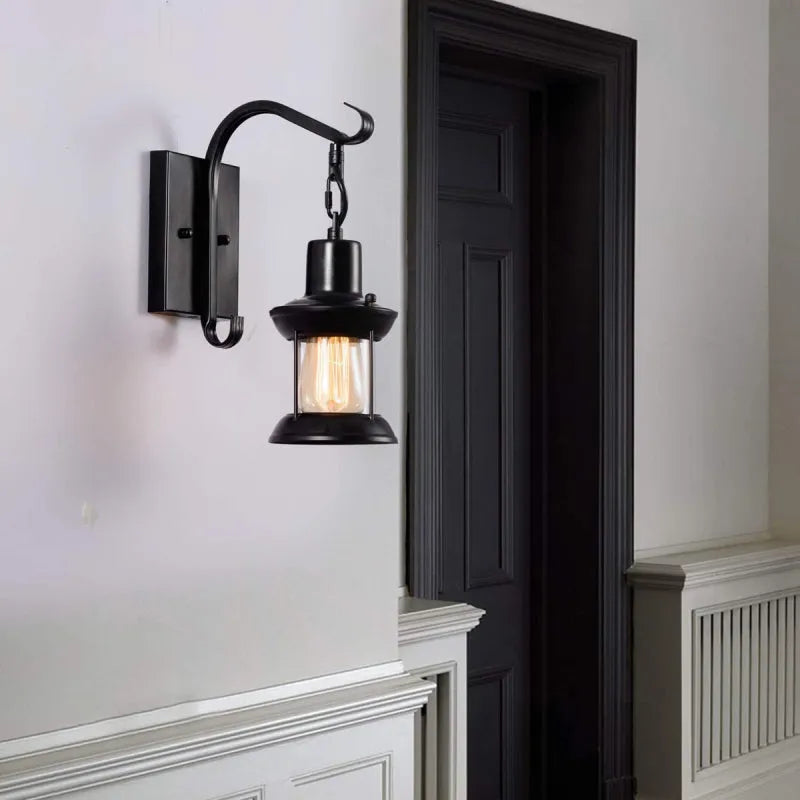 Wandleuchte mit vintage Glas-Schirm Design
