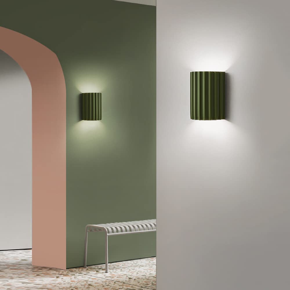 Moderne Wandleuchte mit gewelltem Schirm – Elegante und komfortable Beleuchtung