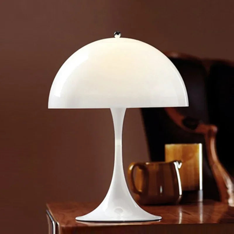 Retro Dänische Tischlampe/ Stehlampe - Ikonisches Pilzdesign für moderne Räume
