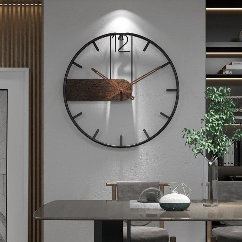 Garduru Wanduhr | Edle Fusion aus Edelstahl und Nussbaumholz