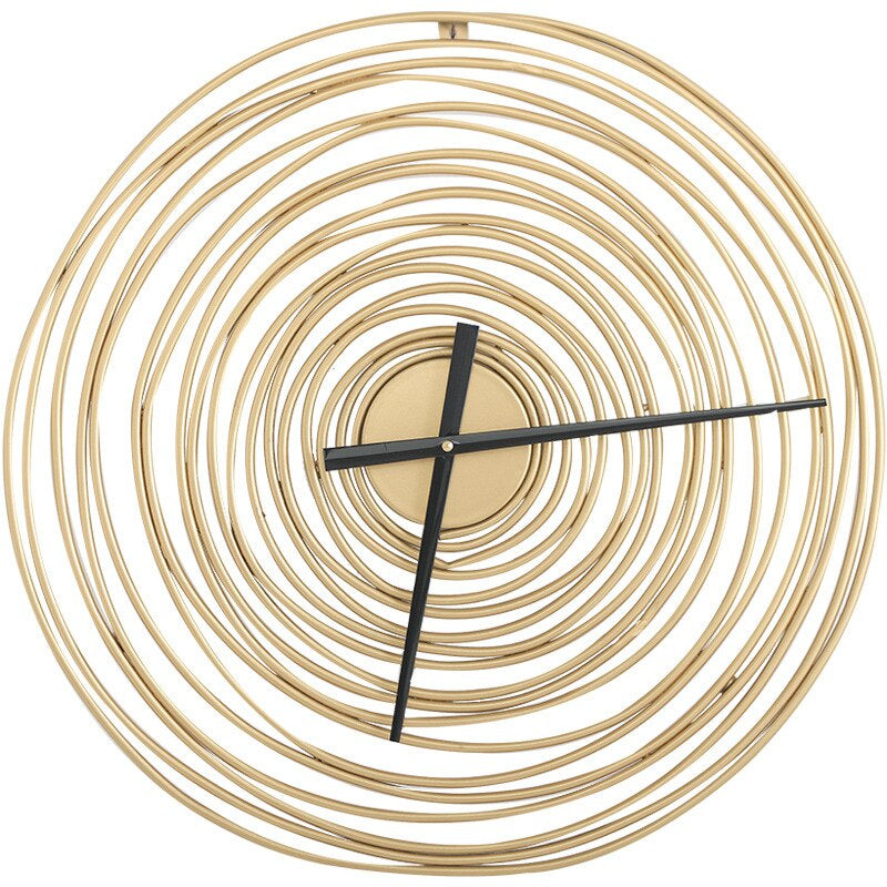 Edle Wanduhr – Zeitlose Schönheit in Gold