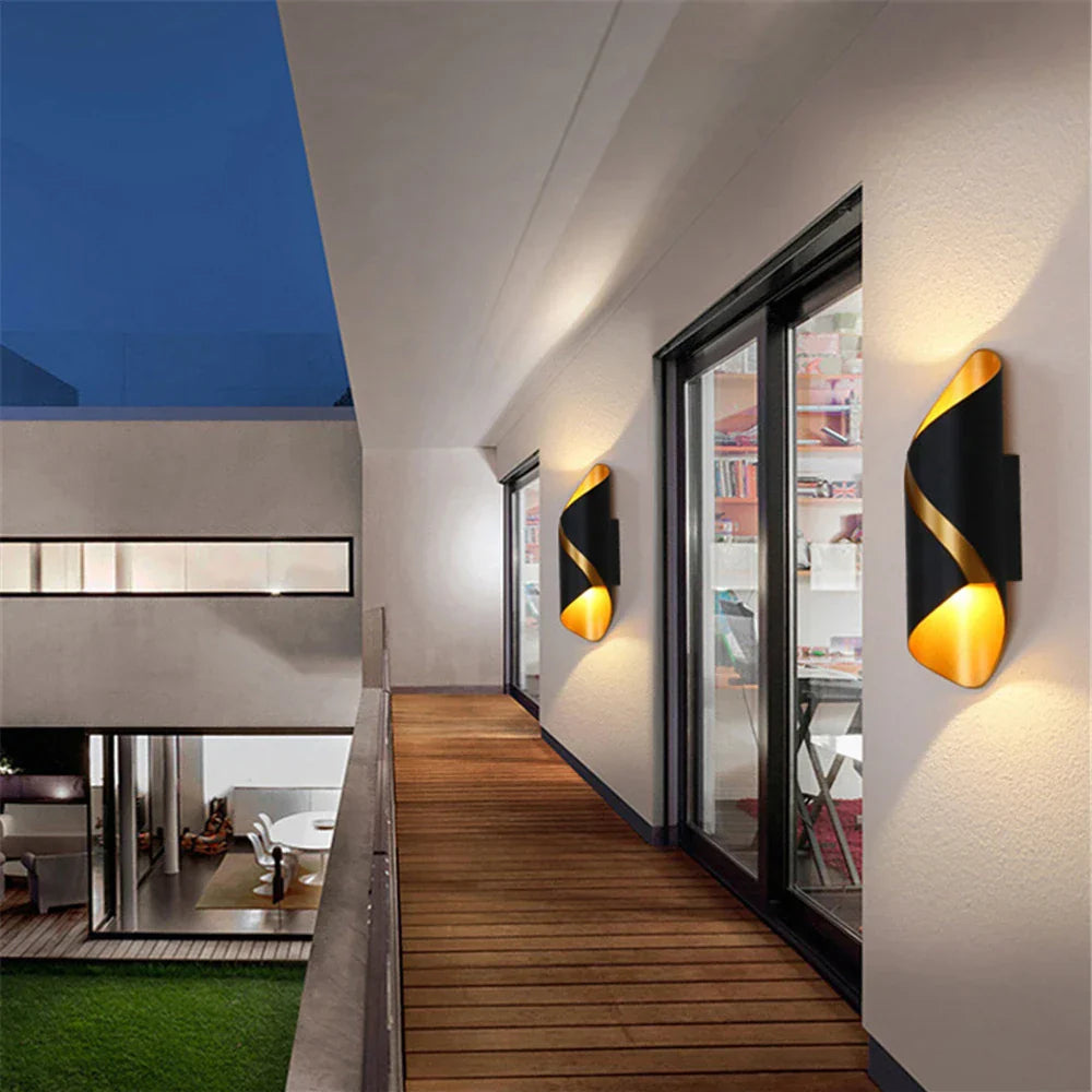 Royaleva Moderne LED Außenwandleuchte - Wetterfest, Energieeffizientes Design