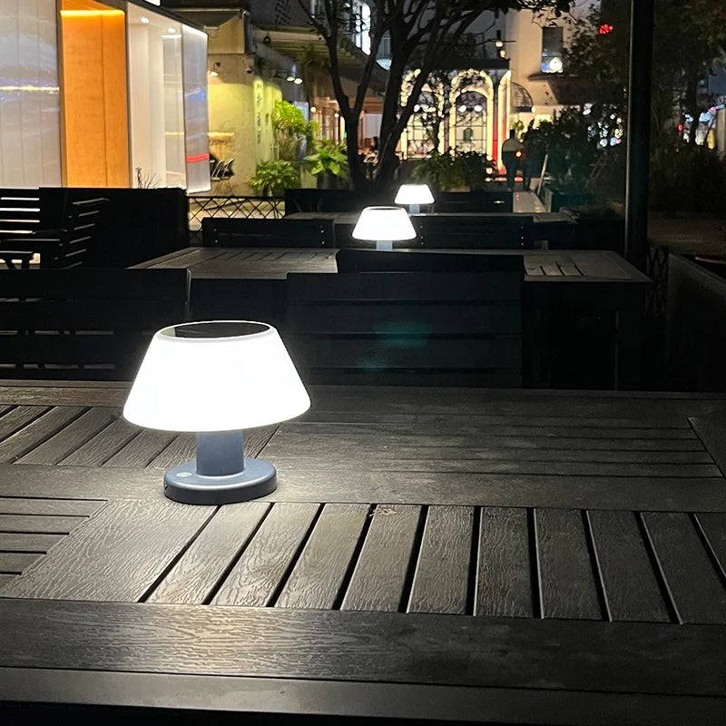 SolarGlow – Nachhaltige Tischlampe mit modernem Design