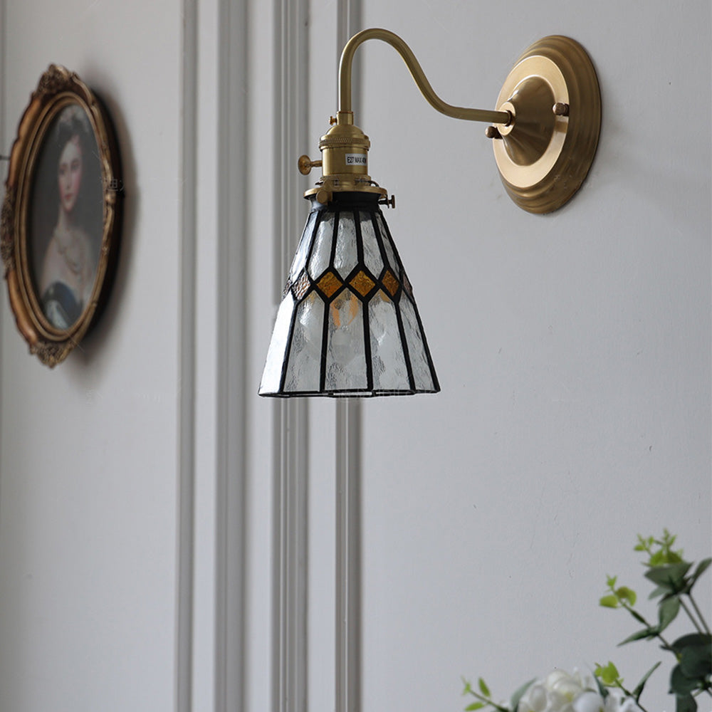 Wandleuchte mit vintage Glas-Schirm
