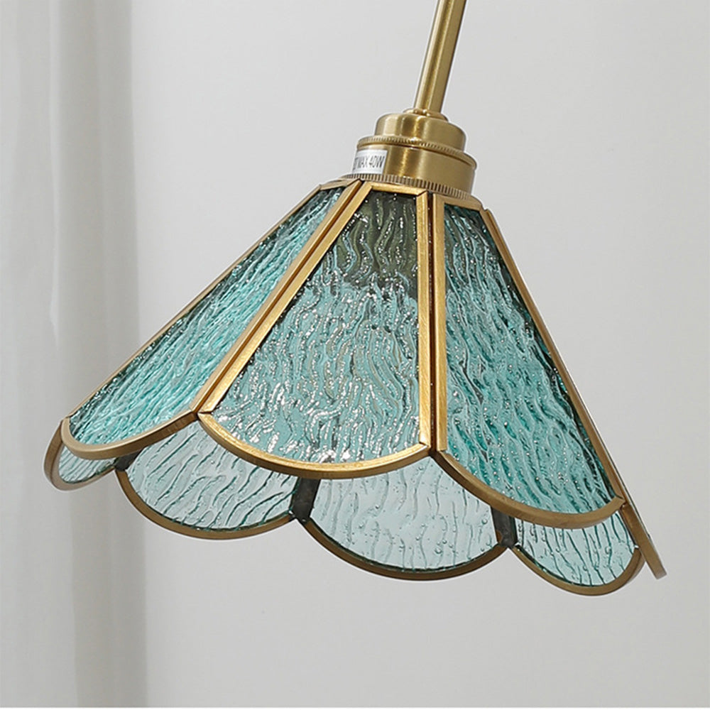 Wandleuchte mit vintage Messing-Glas-Schirm