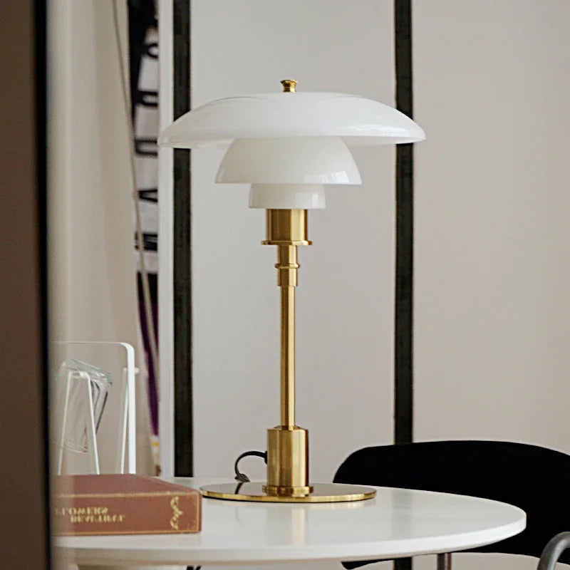 Garduru Skandinavische Tischlampe – Elegantes Glas- und Eisen-LED-Licht (E27)