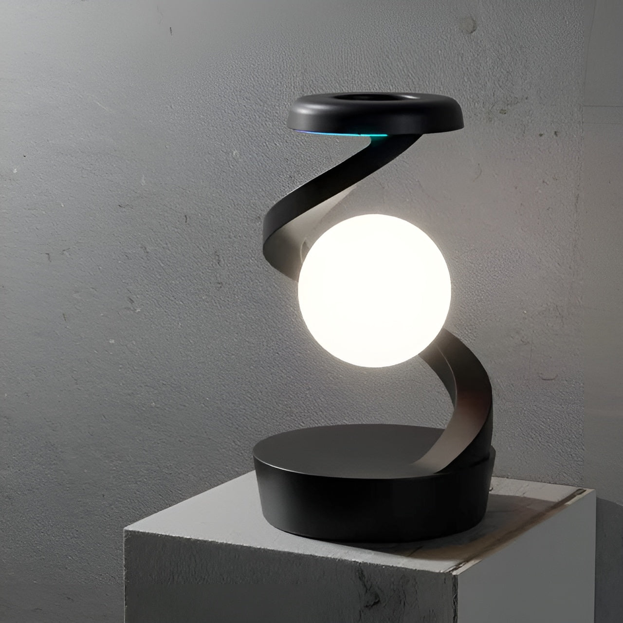 Drehbare Schwimmende Tischlampe | LumeOrbit