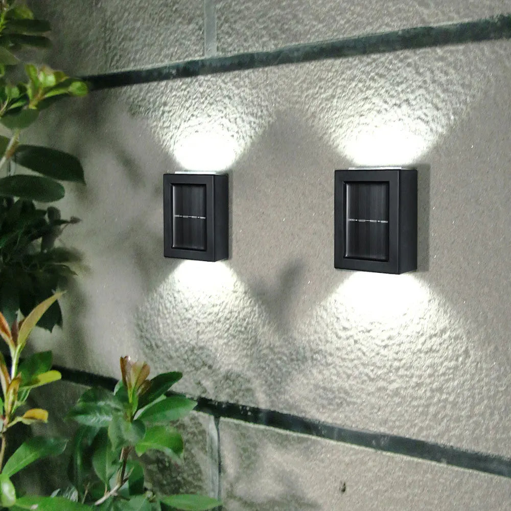 WallLight™ : Solarbetriebene Wandleuchte mit doppeltem Lampenschirm