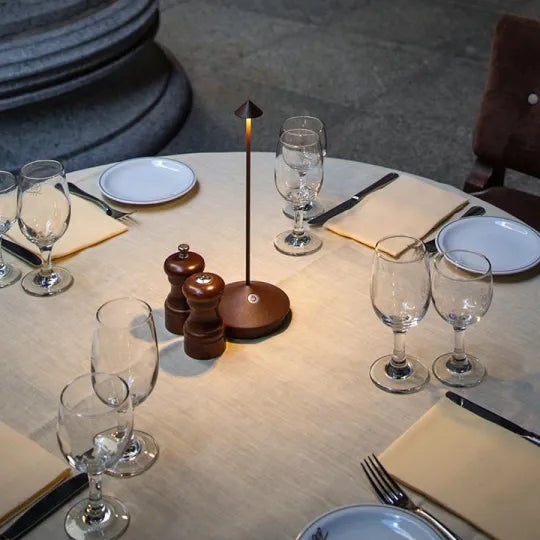LED Tischlampe mit modernem kabellosem Design