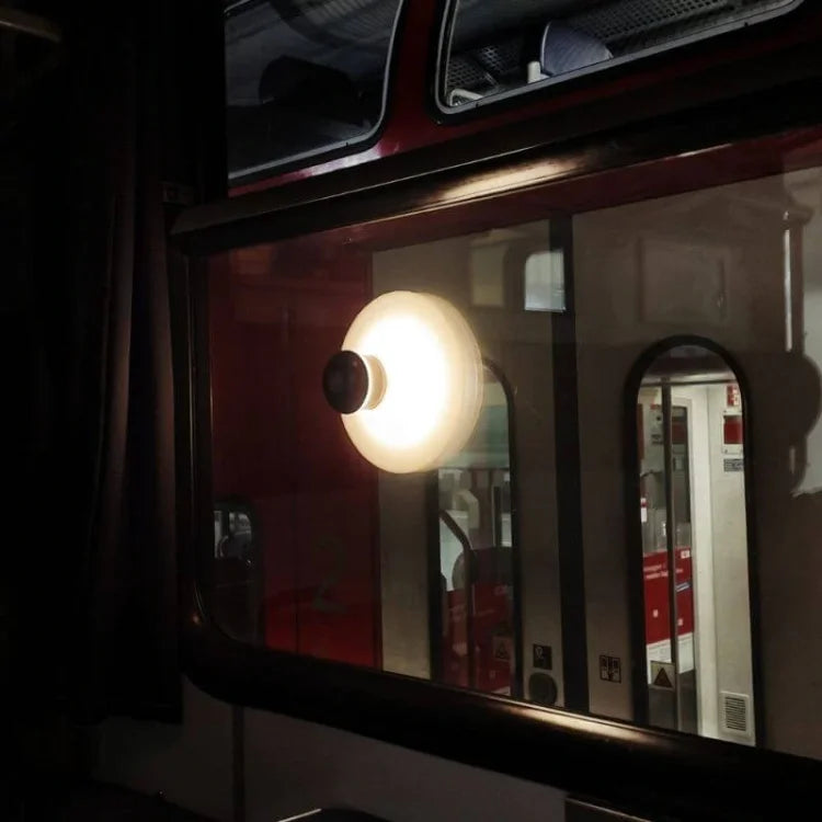 LED-Lampe wiederaufladbar mit Saugnapf – Tragbare und verstellbare Beleuchtung für Innen und Außen