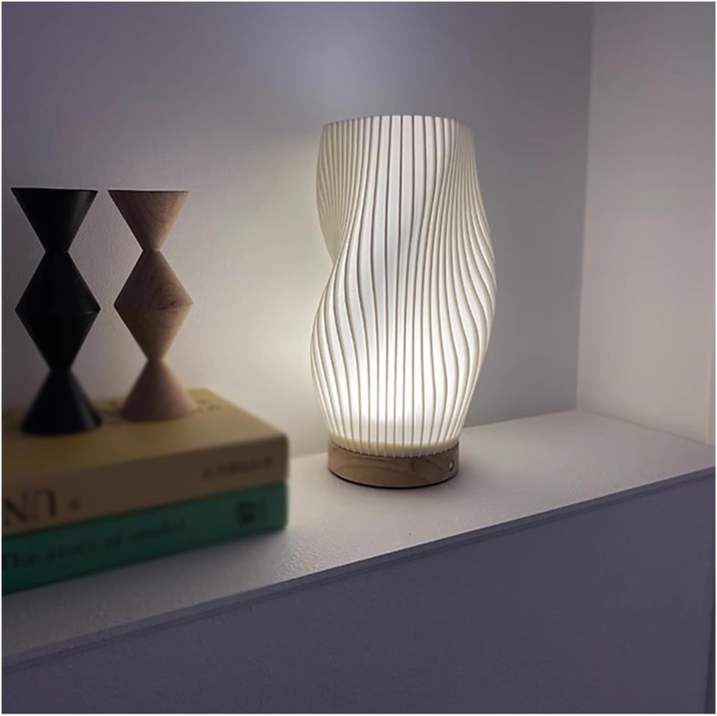 Lampe Serene Wavecrest - Zeitgenössische Eleganz mit dimmbarem USB