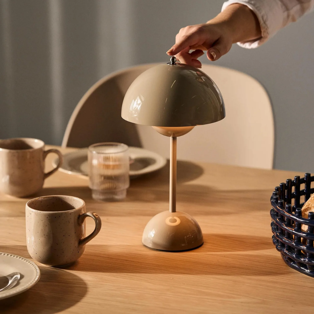 Zeitlose Stehlampe mit minimalistischem Design für Wohnzimmer und Schlafzimmer