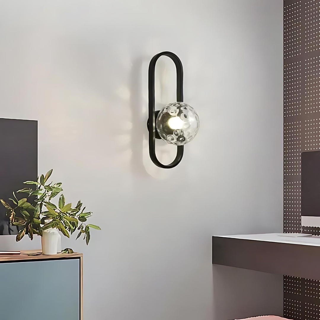 Wandleuchte Camille – Elegante LED-Lampe aus satinierte Glas für eine moderne Beleuchtung