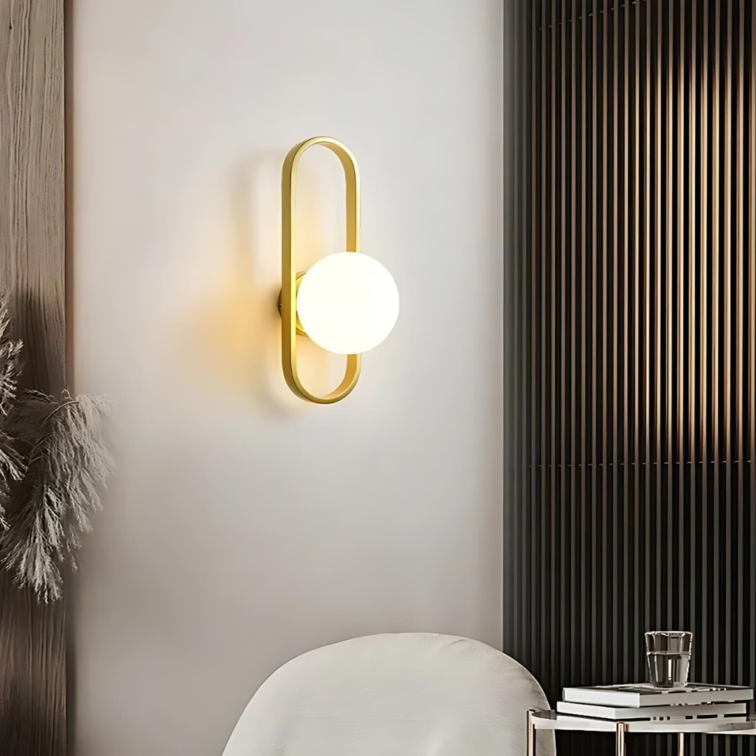 Wandleuchte Camille – Elegante LED-Lampe aus satinierte Glas für eine moderne Beleuchtung