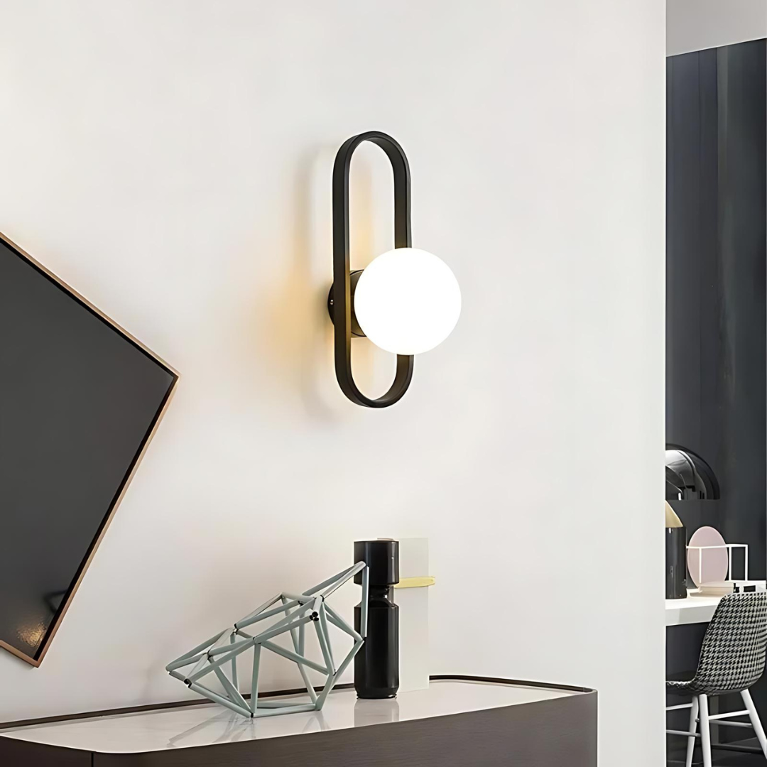 Wandleuchte Camille – Elegante LED-Lampe aus satinierte Glas für eine moderne Beleuchtung