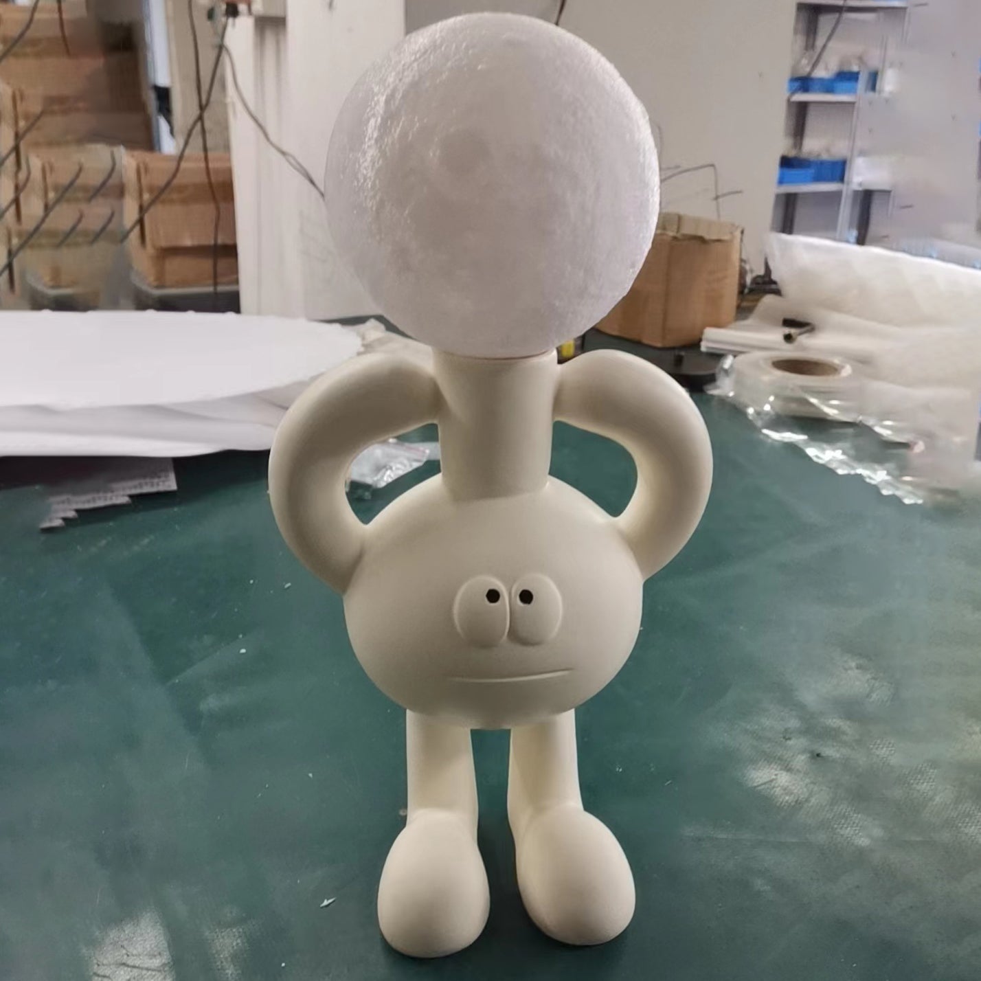 Garduru - Moderne Glastischlampe Mit Cartoon-Harzbasis für Stilvolle Räume