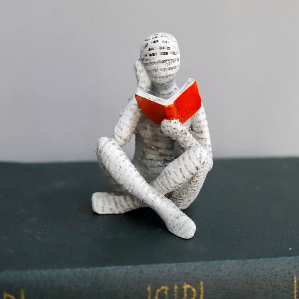Garduru Frau mit Buch - Stilvolle Regal Dekoration