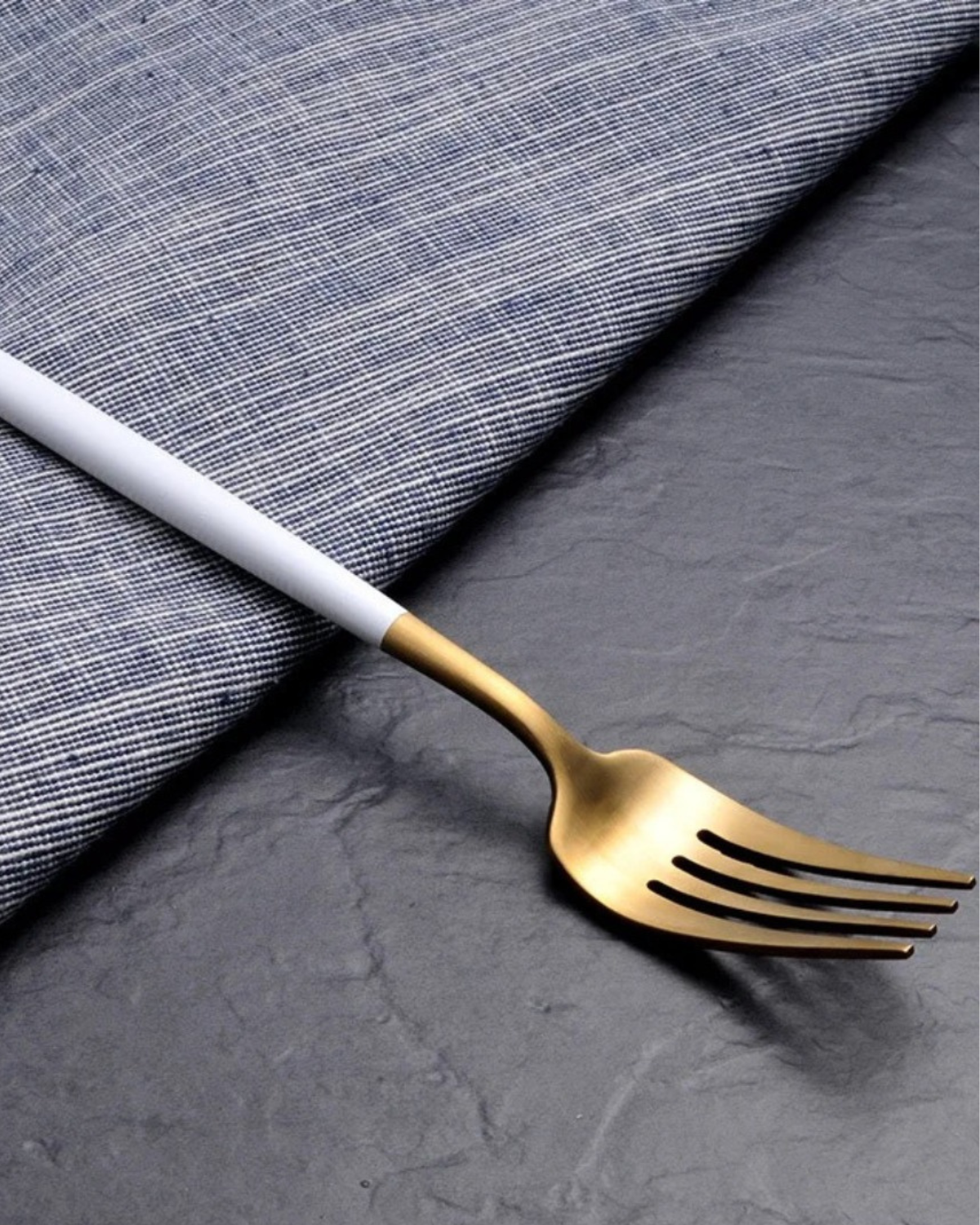 La Lumine – Luxus Besteckset mit goldenen Akzenten & mattschwarzen Griffen