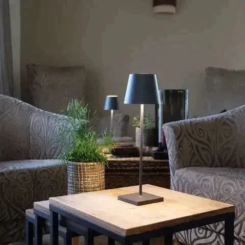 Drahtlose LED-Tischlampe für das Home Office - Elegantes Design & Ambiente