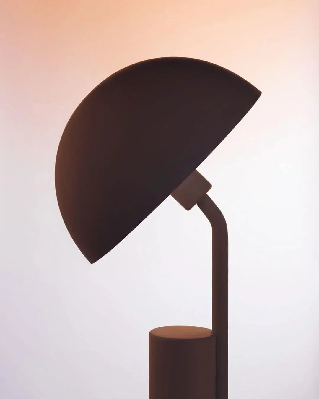Cap Tischlampe – modernes geometrisches Design mit verstellbarem Schirm