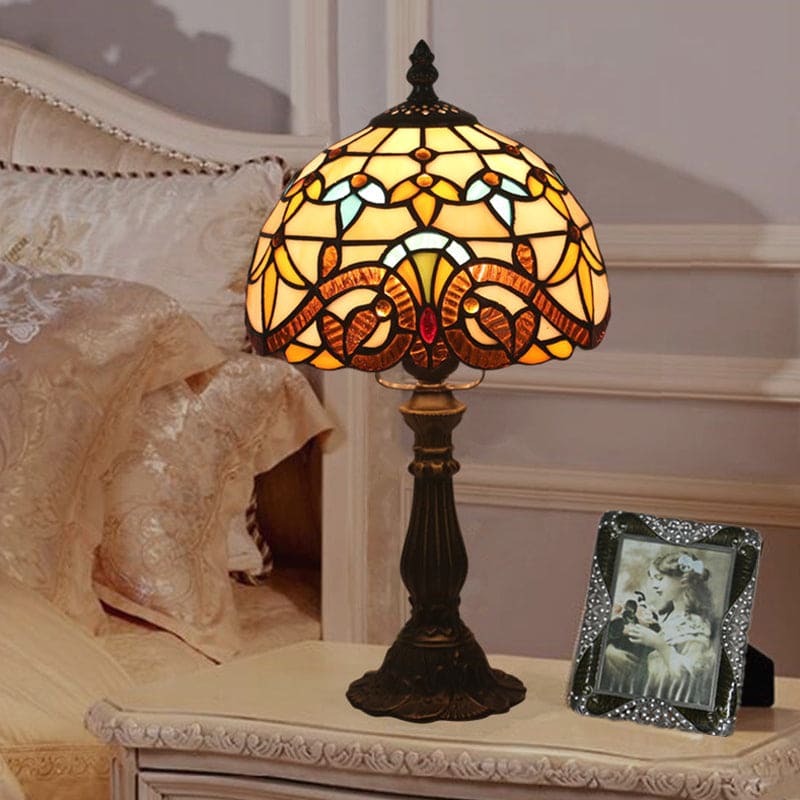 LichtBries – Tiffany-Lampe Aus Buntglas Mit Lotlinien