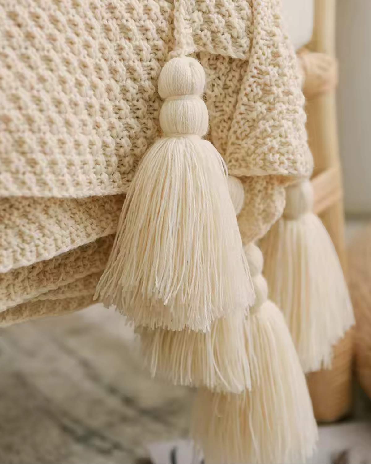 Rêve Maison – Luxuriöse Strickdecke mit subtilen Fransen Details