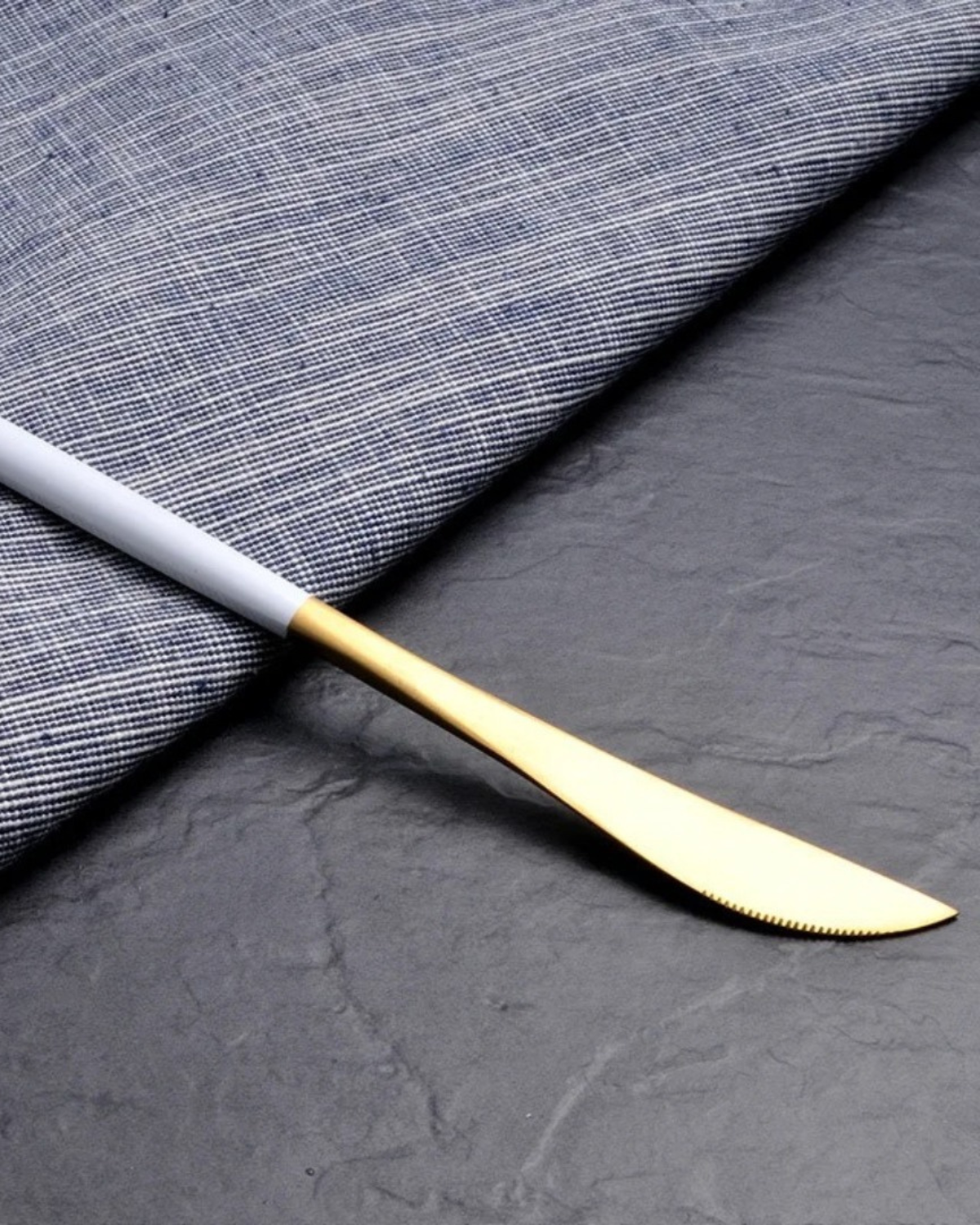 La Lumine – Luxus Besteckset mit goldenen Akzenten & mattschwarzen Griffen