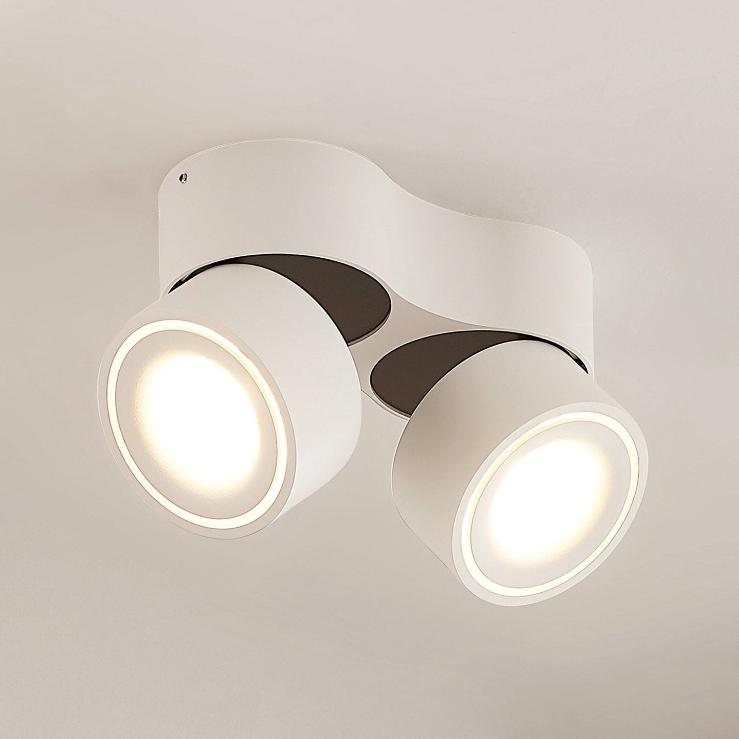 Deckenleuchte mit verstellbaren LED-Strahlern