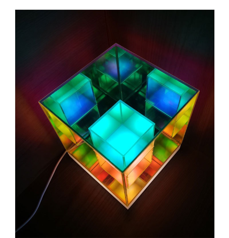 AuroraGlow Pyramid Lampe - Bunte LED Stimmungslicht
