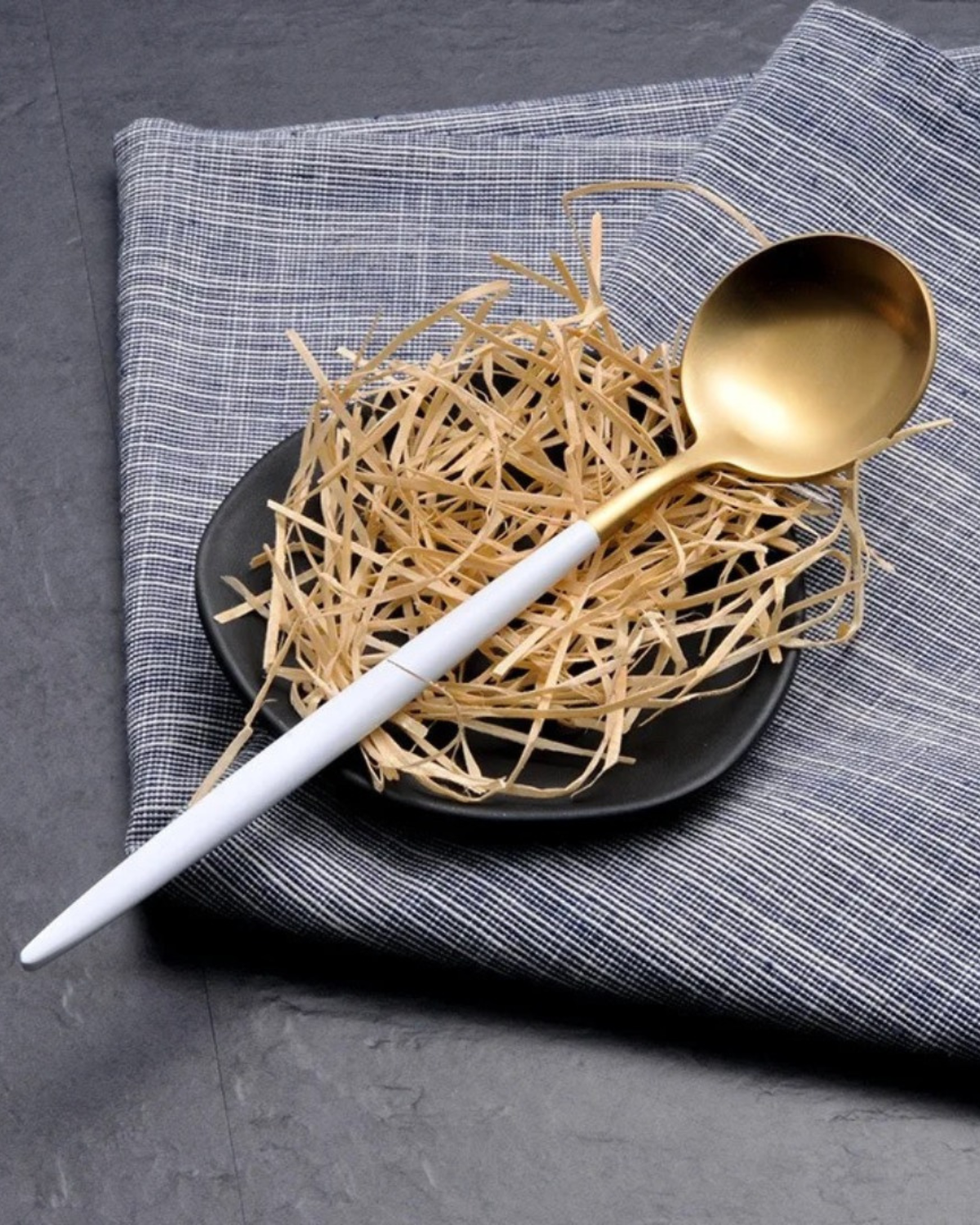 La Lumine – Luxus Besteckset mit goldenen Akzenten & mattschwarzen Griffen