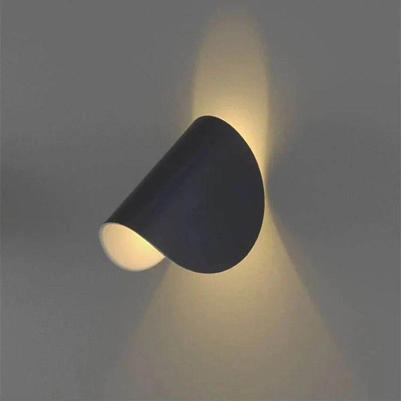 Moderne LED-Wandleuchte mit buntem Design für stilvolle Inneneinrichtungen
