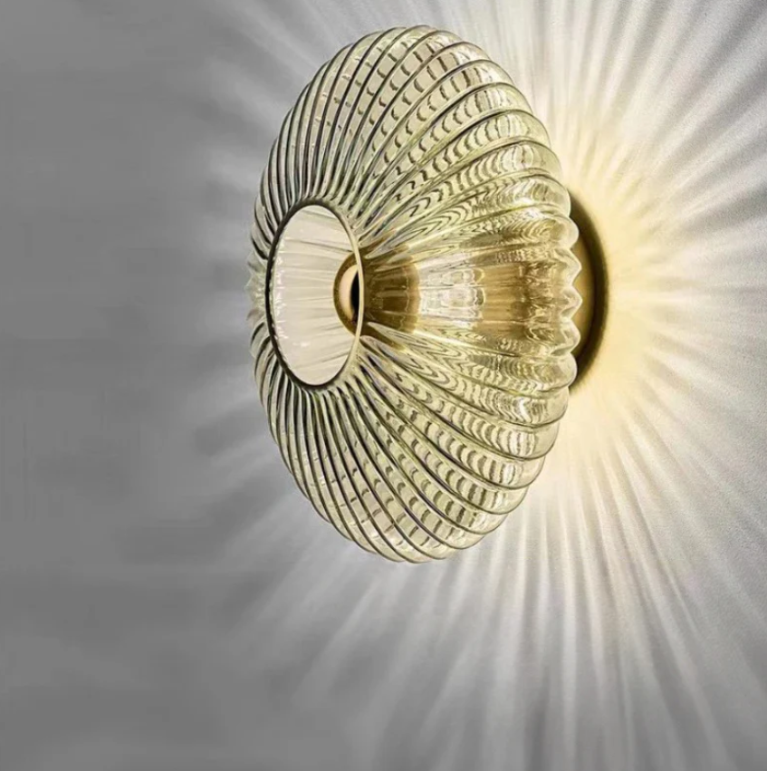 Garduru – Elegante Glaswandlampe für eine warme, einladende Atmosphäre