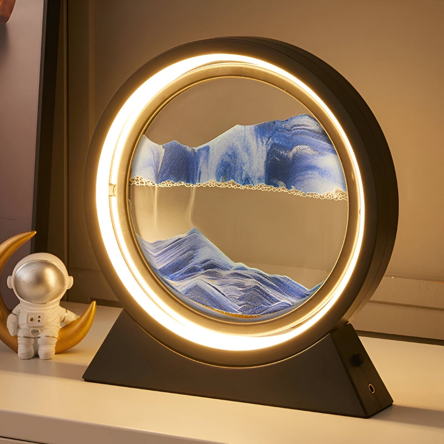 SandGlow – Dynamische LED-Tischlampe mit bewegter Sandkunst