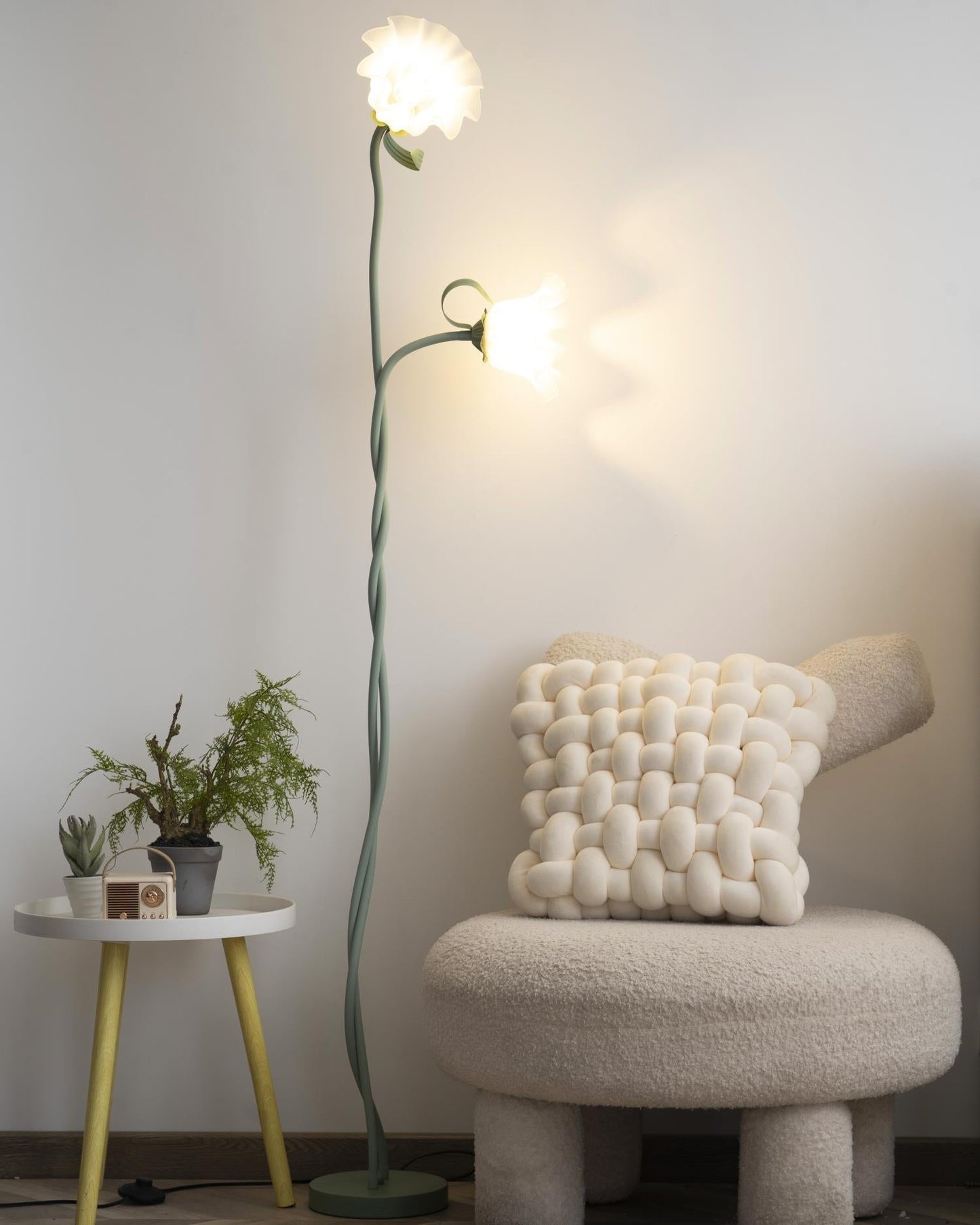 Stehlampe Calla Flowers – Elegante Beleuchtung mit weißen Blumen und raffiniertem Design