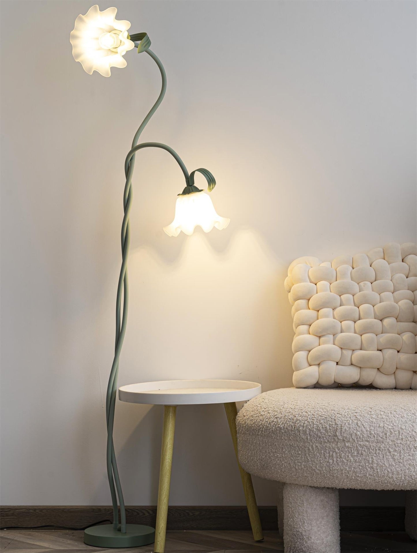 Stehlampe Calla Flowers – Elegante Beleuchtung mit weißen Blumen und raffiniertem Design