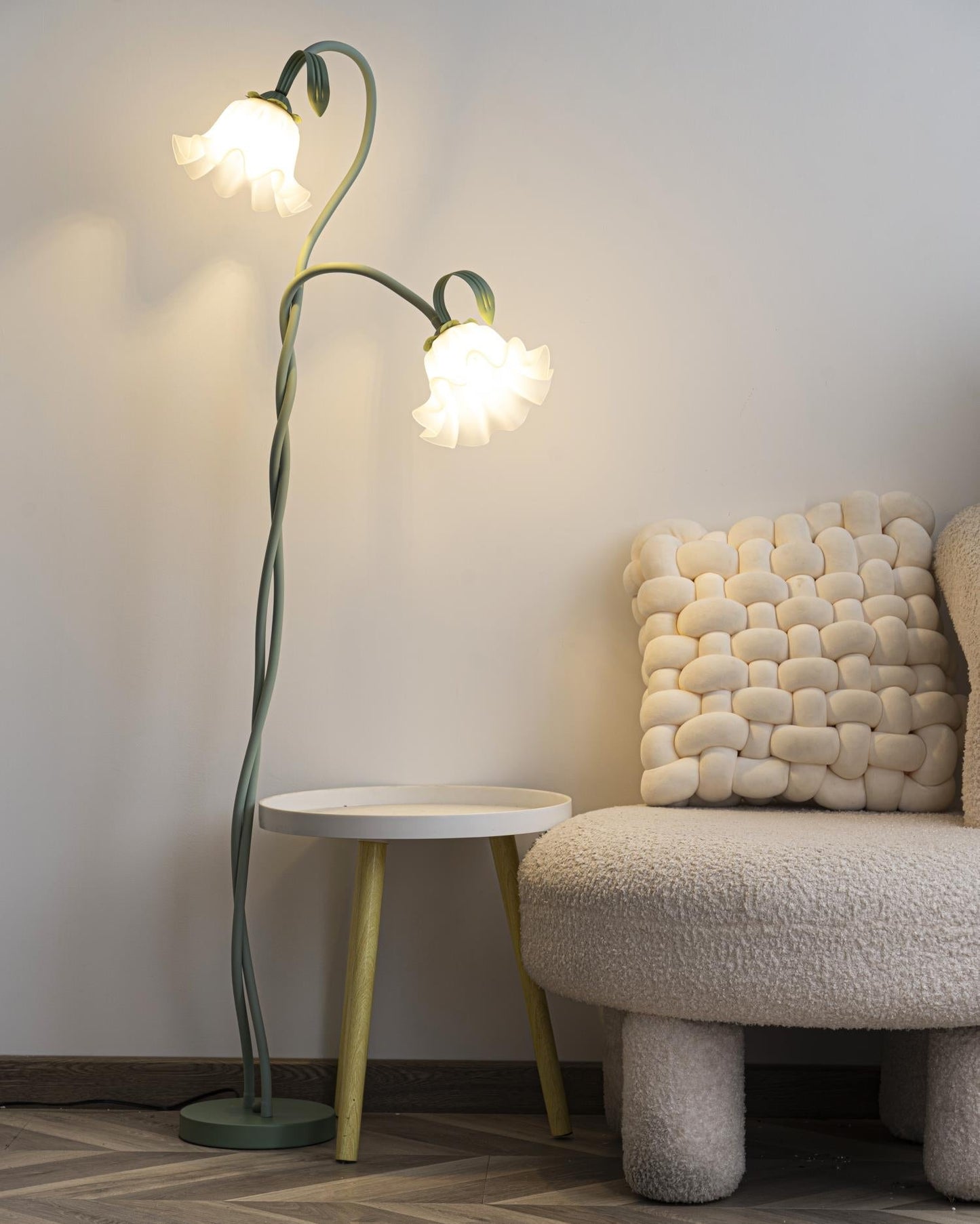 Stehlampe Calla Flowers – Elegante Beleuchtung mit weißen Blumen und raffiniertem Design